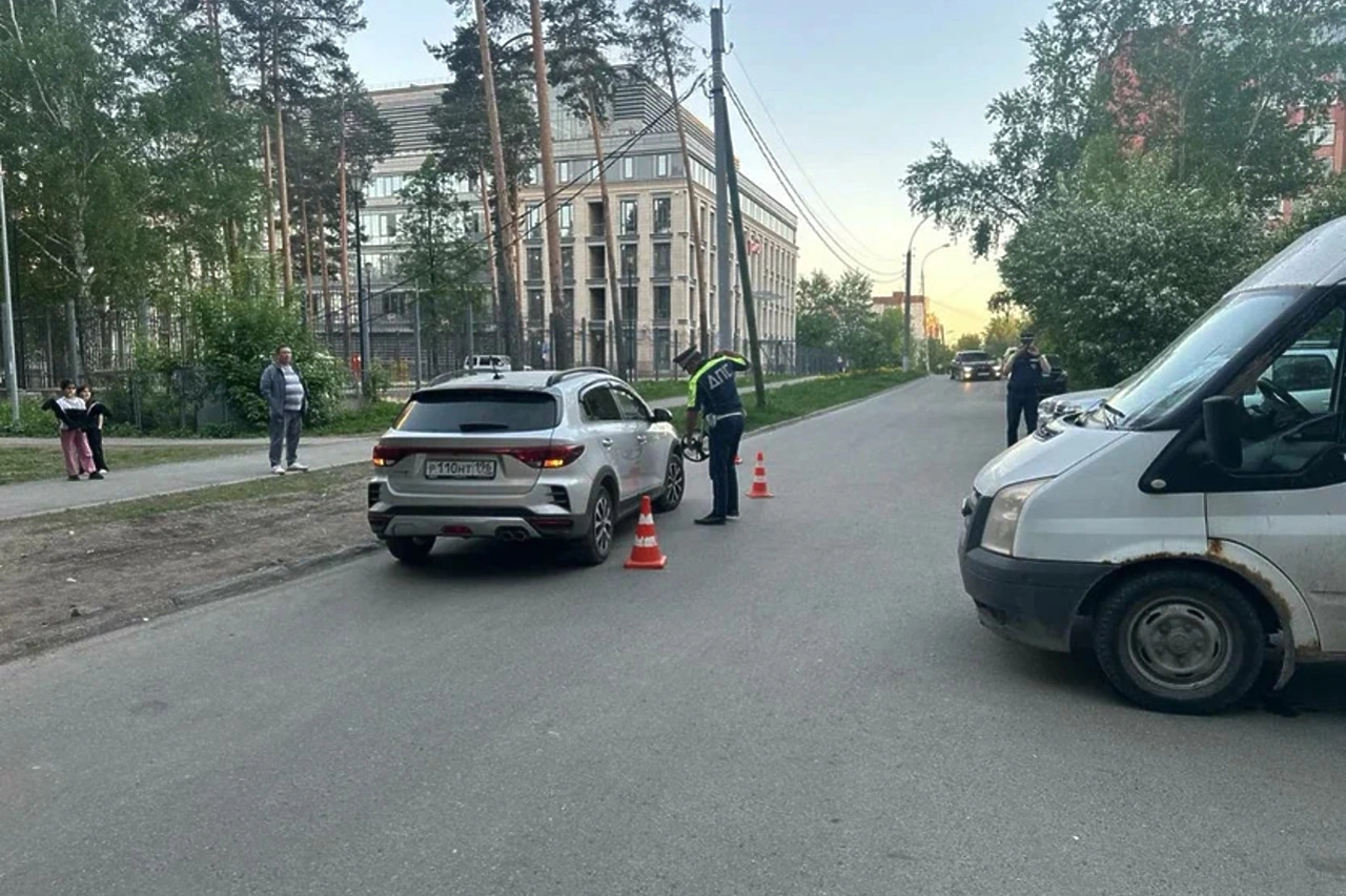 Автомобиль сбил подростка на улице Таежная в Екатеринбурге