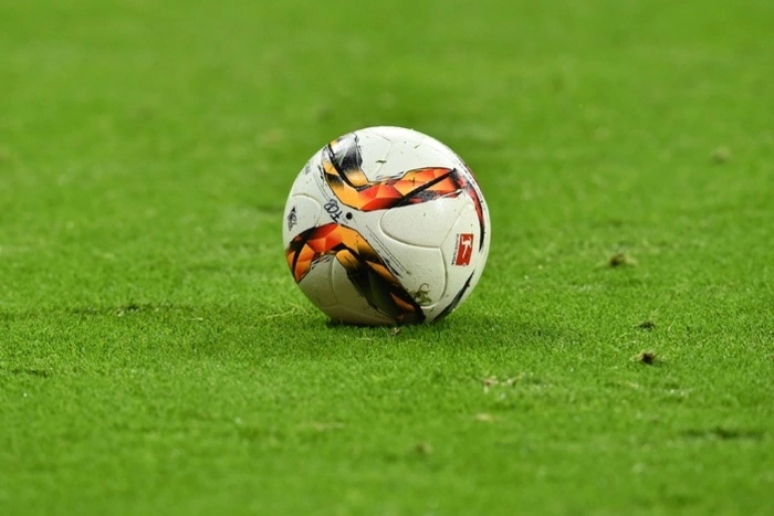 Свердловчане продают мяч с автографом футболистов за 270 тысяч рублей