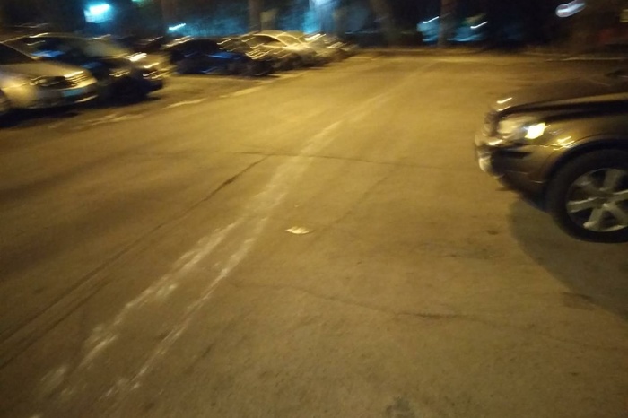 В Екатеринбурге виновника ДТП нашли по следам от парковочной полусферы