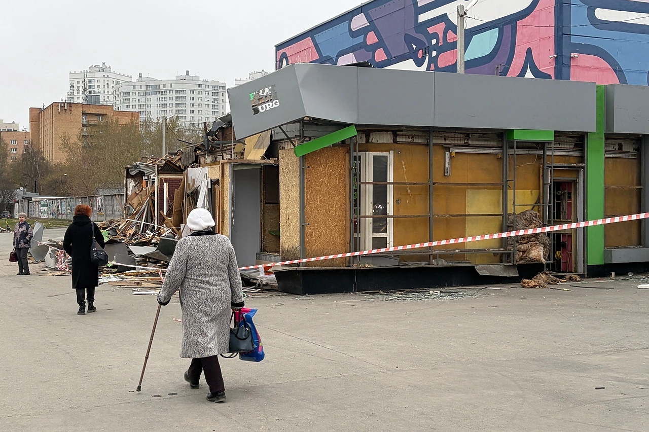 На содержание стеклянных остановок в Екатеринбурге выделили 37 миллионов рублей