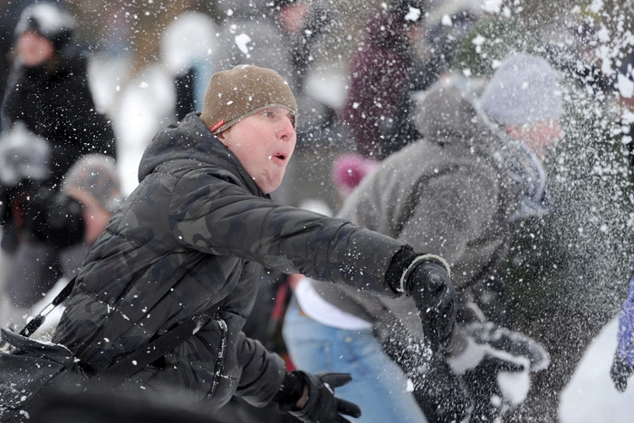 Школьница в Оренбургской области умерла после попадания снежка в висок