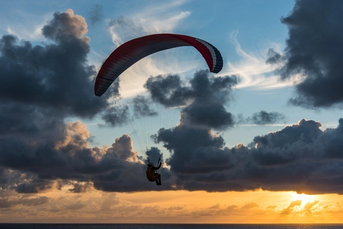 В Екатеринбурге стартовал суд над чемпионом мира по парапланеризму
