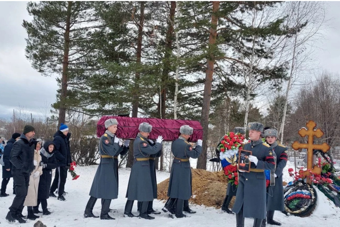 Похороны погибших в зоне СВО мобилизованных прошли в двух свердловских городах