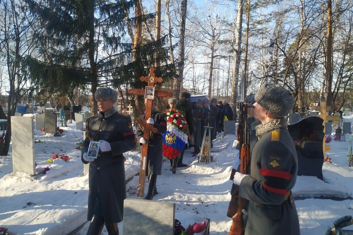 В селе под Сысертью похоронили мобилизованного земляка