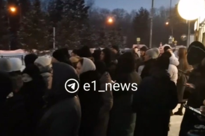 Екатеринбуржцы пожаловались на отсутствие утром автобусов из Светлого