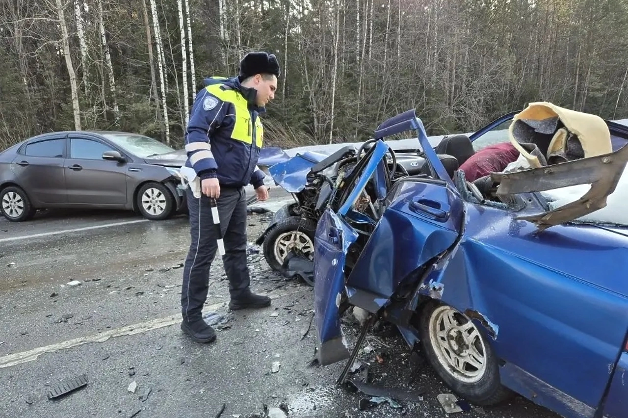 Водитель ВАЗ-2110 погиб в столкновении с KIA на Серовском тракте