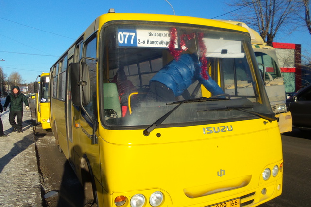 Пассажирка пострадала при столкновении двух маршрутных автобусов в Екатеринбурге
