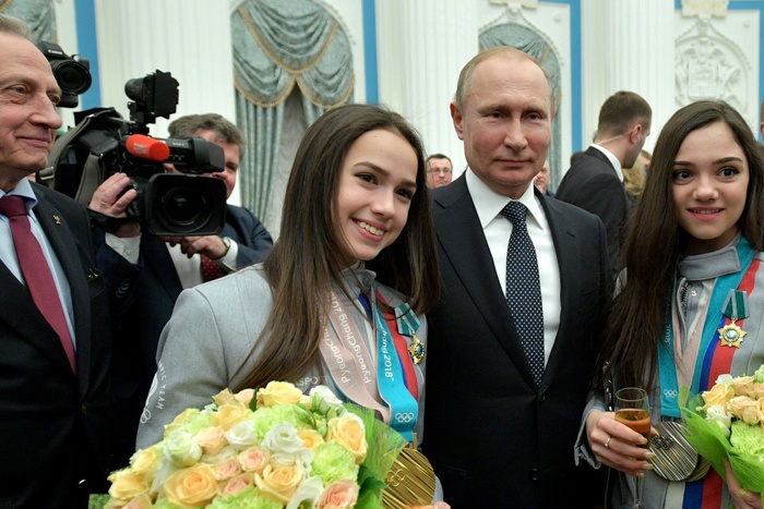 Фигуристка Медведева прокомментировала возможный отъезд из России