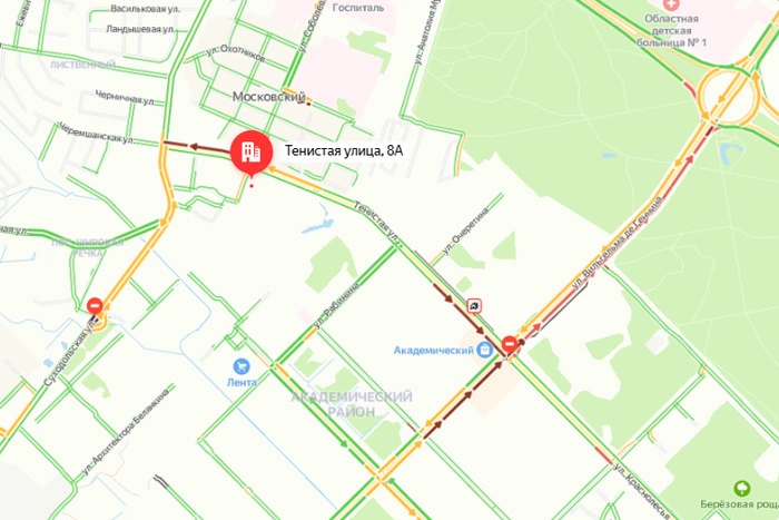 Жителям Академического перекрыли выезд бетонными блоками