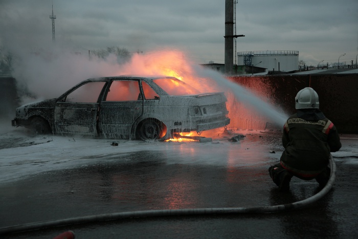 За минувшие сутки в полиции зарегистрировано три факта возгораний автомобилей