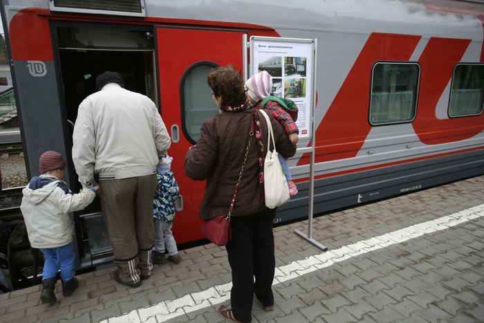 На Среднем Урале мужчина в купе пассажирского поезда растлил ребенка