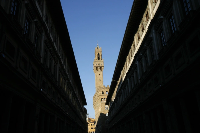 Туристам во Флоренции теперь грозит штраф до 500 евро за еду на улице