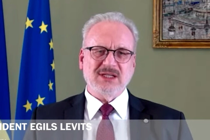 Русских в Латвии надо «изолировать» — президент