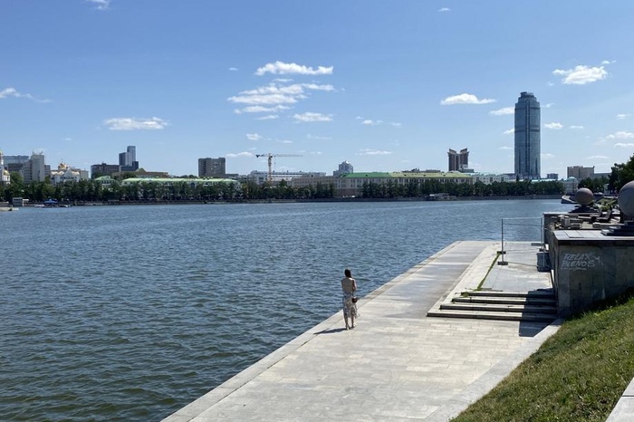 В Екатеринбурге бассейн перенесут с «Высоцкого» на соседний небоскреб