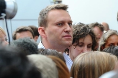 Навальный рассказал, для кого шьет одежду Толоконникова