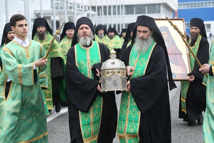 В Екатеринбург привезли голову святого с Афона