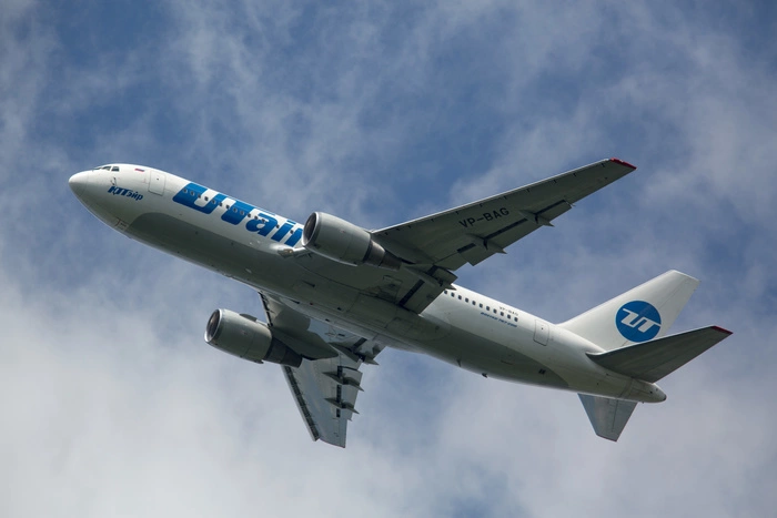 Utair ищет специалиста, который научит соцсети любить авиакомпанию