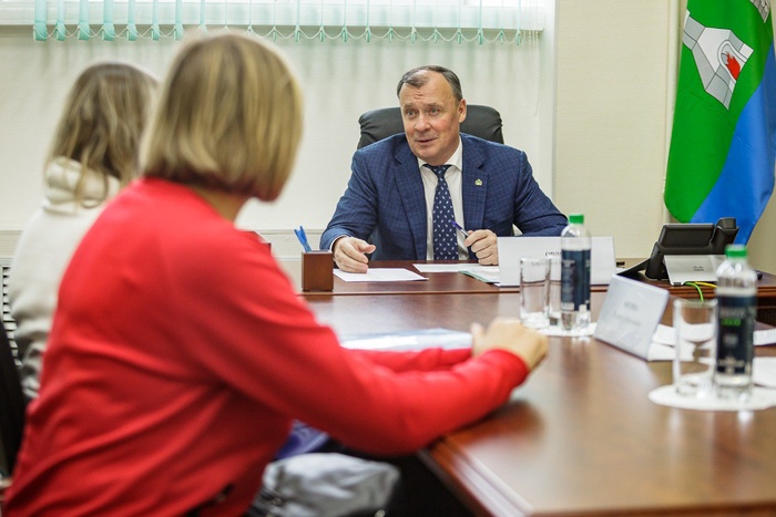 Орлов связал незапланированный ремонт моста через Исеть с нашествием самокатов