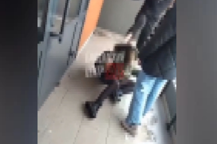 В Екатеринбурге толпа подростков избила девочку