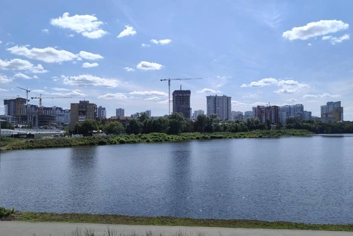 Власти Екатеринбурга представили проект победившей в голосовании набережной Исети и Ольховки