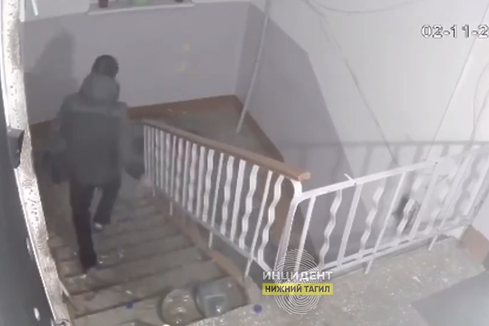 В Нижнем Тагиле жители пожаловались на подростков, заливающих их подъезды
