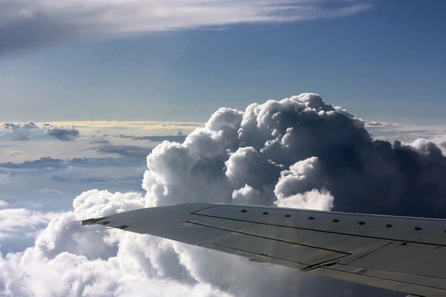 "Пронесло!": в небе над Ростовом диспетчерам удалось развести шесть самолетов