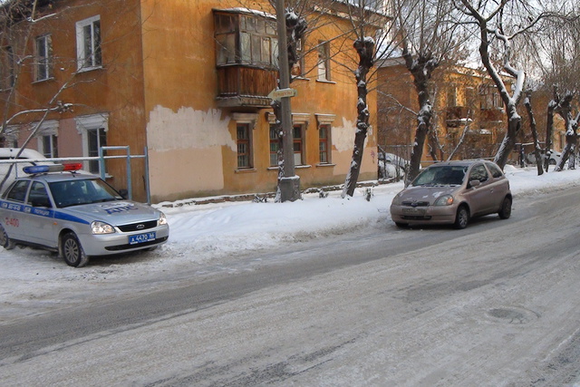 Подросток попал под машину на улице Папанина в Екатеринбурге