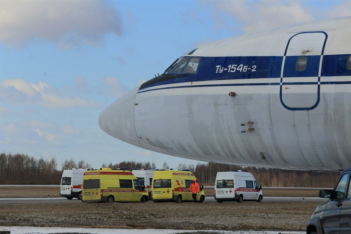 Военные опровергают информацию о жесткой посадке самолета в аэропорту Кольцово