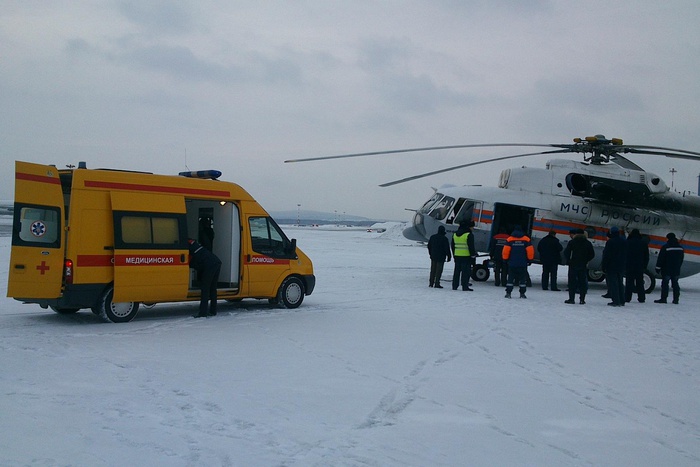 Для спасения южноуральского экстремала в Ивдель вылетел вертолет МЧС России