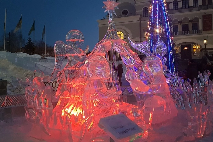 Владыка Кирилл и глава города наградили победителей «Вифлеемской звезды»