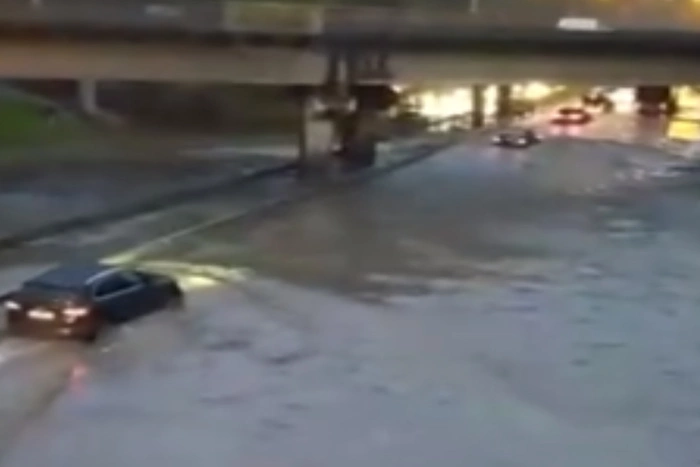 Прокуратура проверит работу администрации Екатеринбурга из-за потопа на Шефской