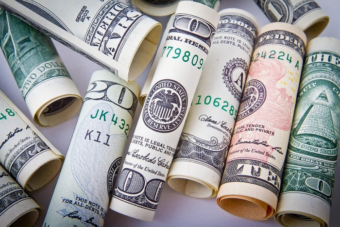«Могут оказаться под санкциями»: финансист предупредил о риске сбережений в долларах