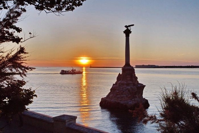 Политолог: Импульсивный Трамп способен на военный удар по Севастополю