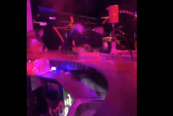 В известном екатеринбургском баре устроили массовую драку