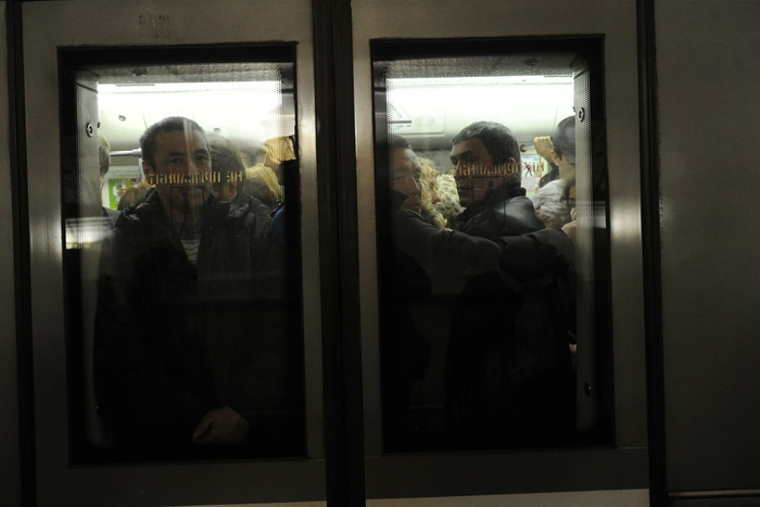 В метро Москвы мужчину зажало дверьми и протащило одну станцию