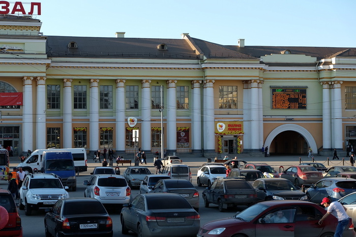 Парковку перед железнодорожным вокзалом в Екатеринбурге оборудуют шлагбаумами