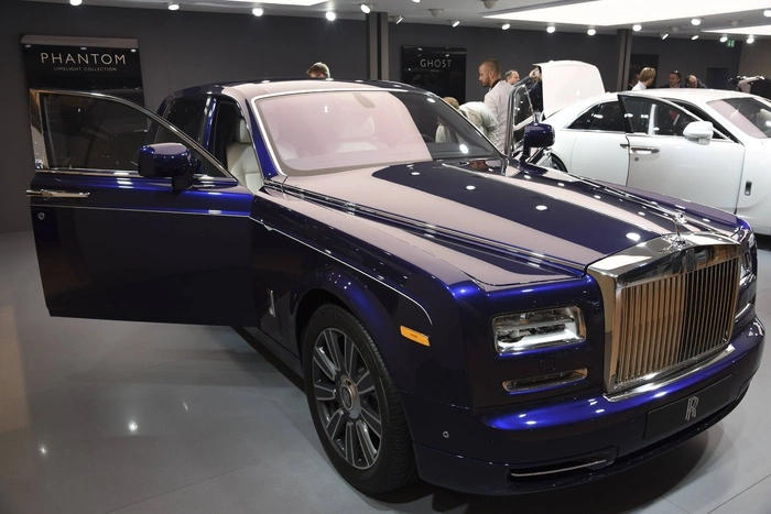 Самая дорогая машина в Челябинске попала в ДТП, пострадал один человек