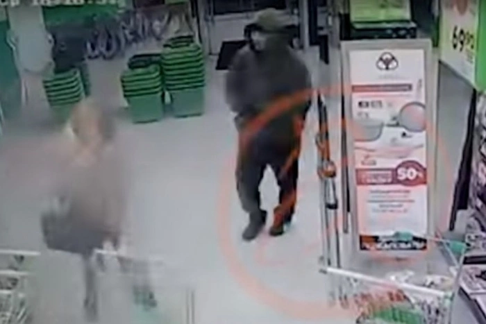 Бомбу спрятали в рюкзаке: камера запечатлела вероятного исполнителя взрыва