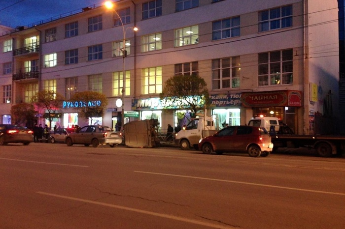 Нетрезвый мужчина пытался угнать фургон в центре Екатеринбурга