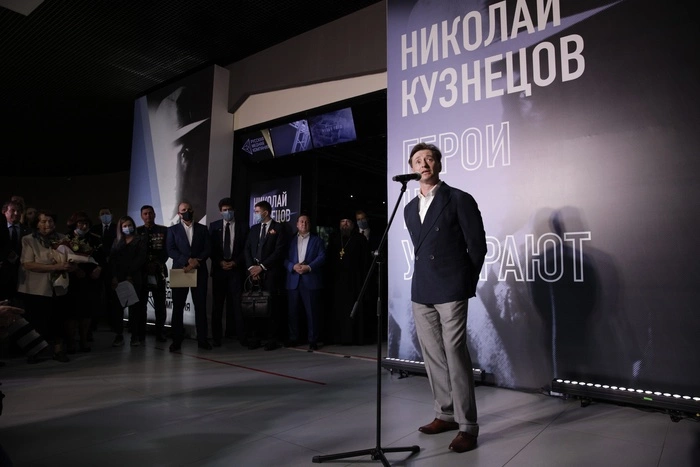 Стало известно, что делал в Екатеринбурге присутствовавший на параде Сергей Безруков