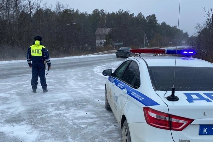 Под Екатеринбургом перекрыли участок трассы из-за аварии