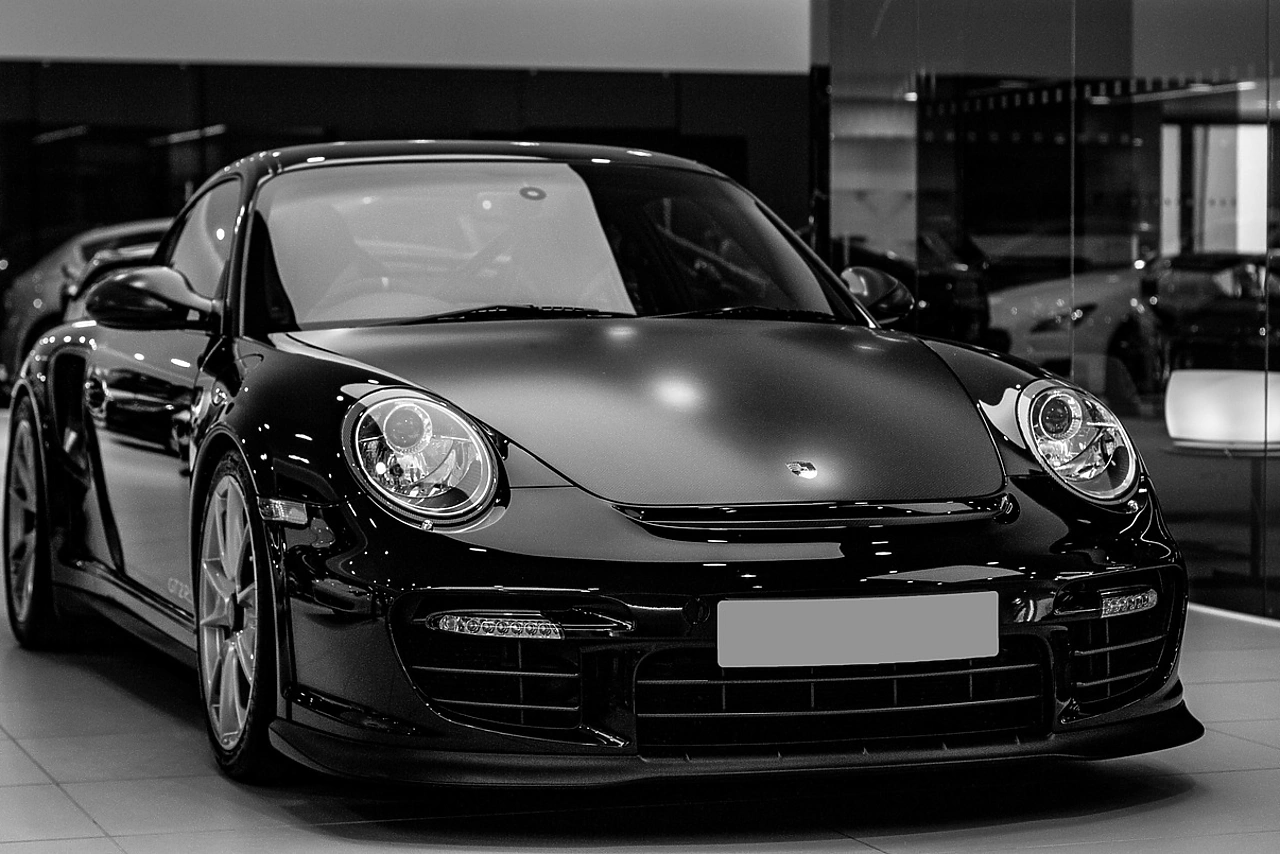 Спорткар Porsche 911 попал в Екатеринбурге в аварию (ФОТО, ВИДЕО)