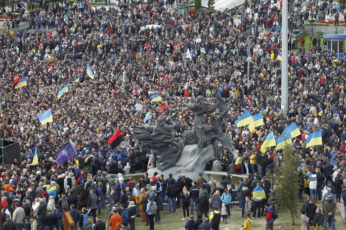 Путин заявил о неспособности Зеленского развести войска в Донбассе