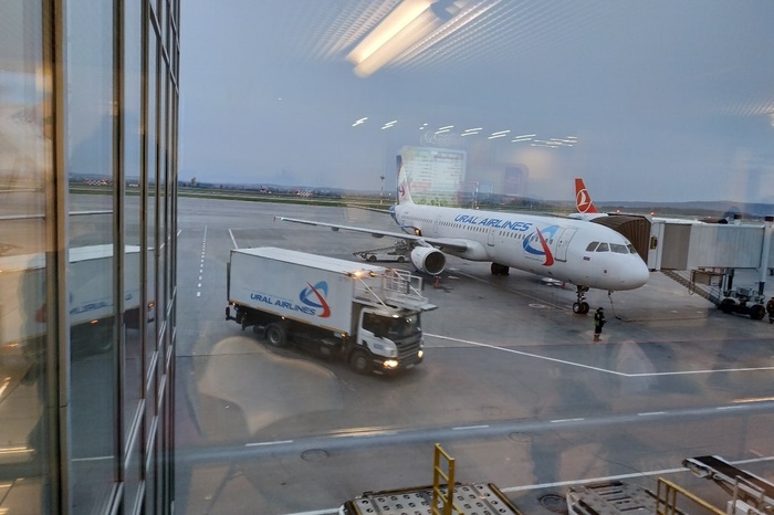 Летевший в Ереван самолет вернулся в Екатеринбург из-за неисправности