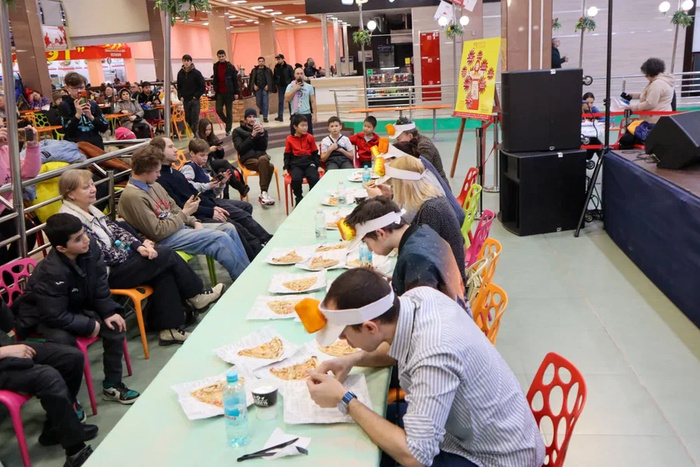Чемпионат по поеданию пиццы на скорость прошел в Екатеринбурге