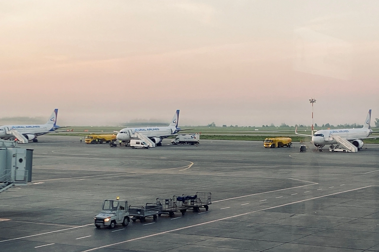 Суд заствил «Уральские авиалинии» заплатить пассажиру, ноутбук которого разбился из-за откидного кресла