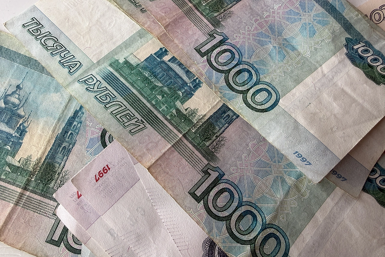 В Госдуму внесли проект о выплате 13-й зарплаты к 1 мая