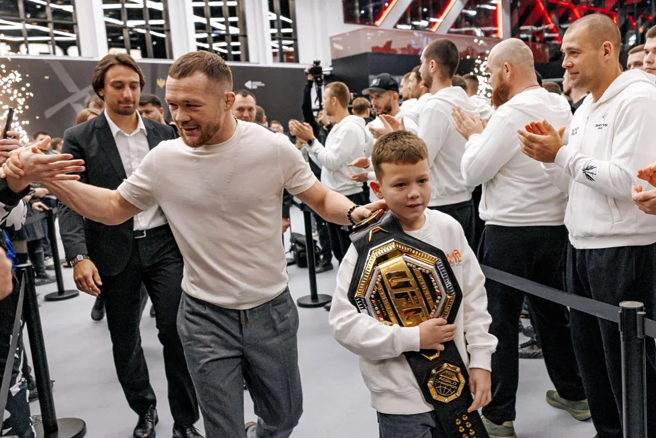 Боец клуба «Архангел Михаил» Петр Ян сохранил титул чемпиона UFC