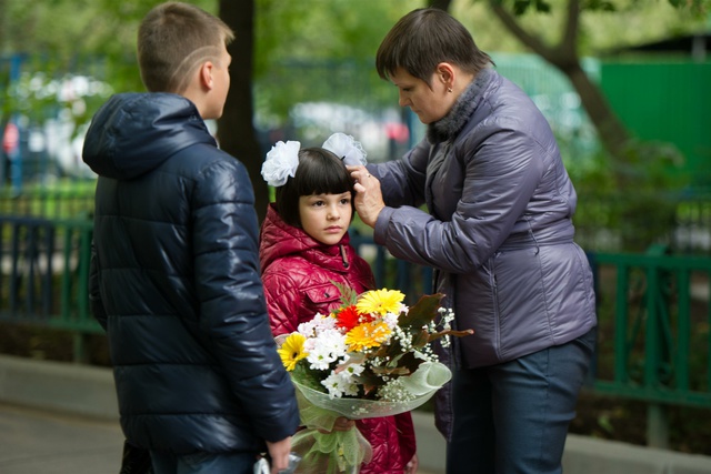 В Челябинске нетрезвый отец устроил дебош в школе и сцепился с полицейским