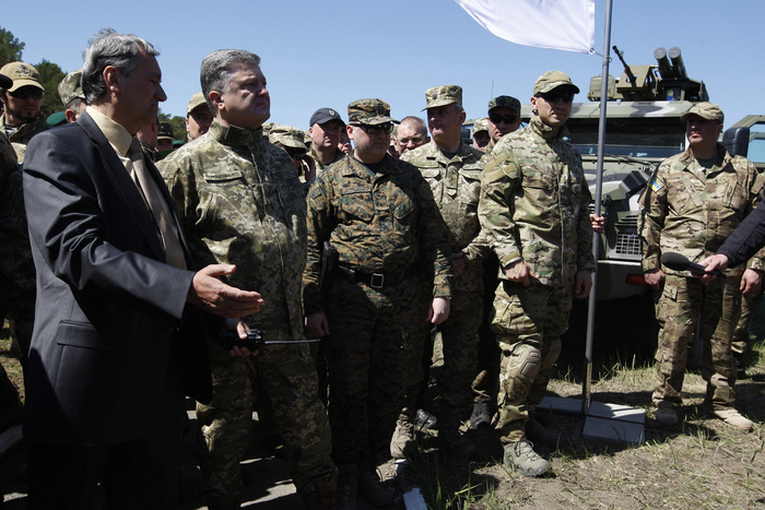 Украинские власти сообщили о задержании двоих российских военных в Донбассе